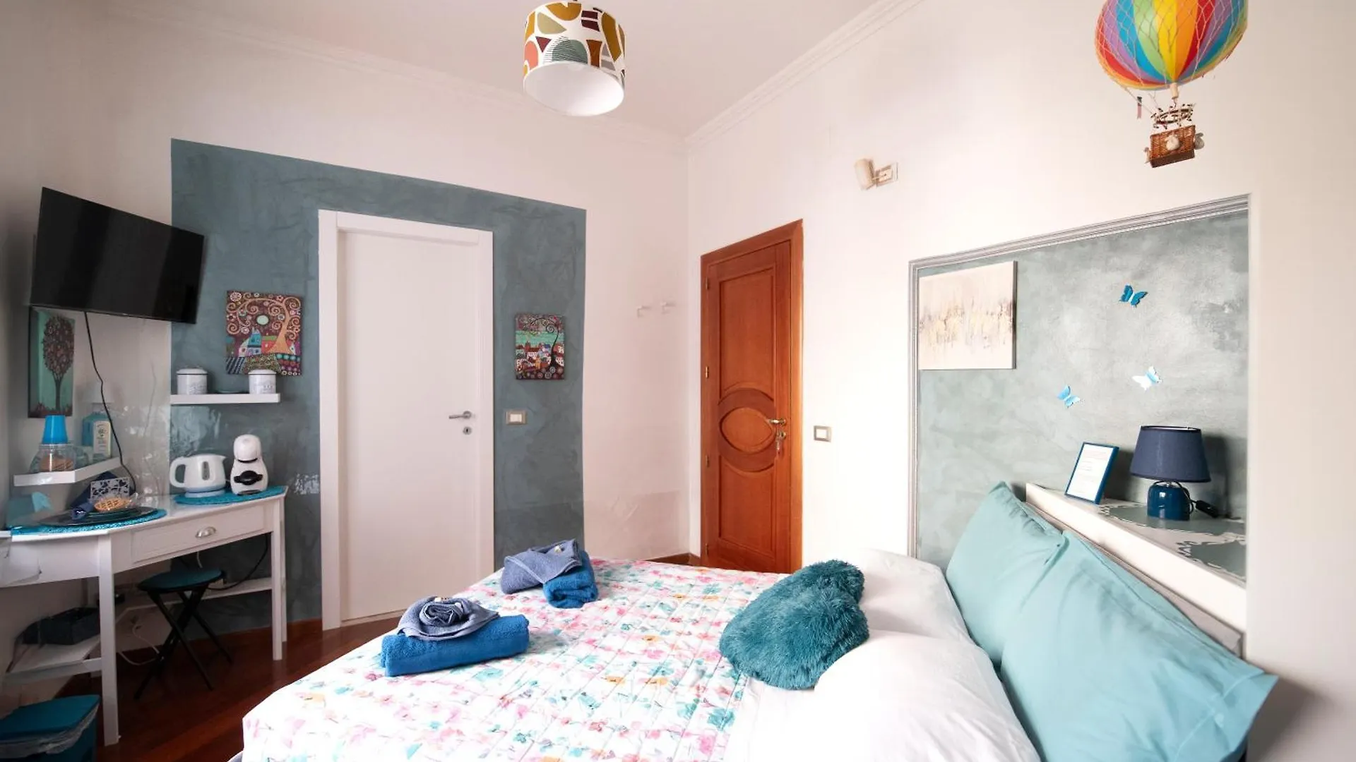 Interno 6 contacts